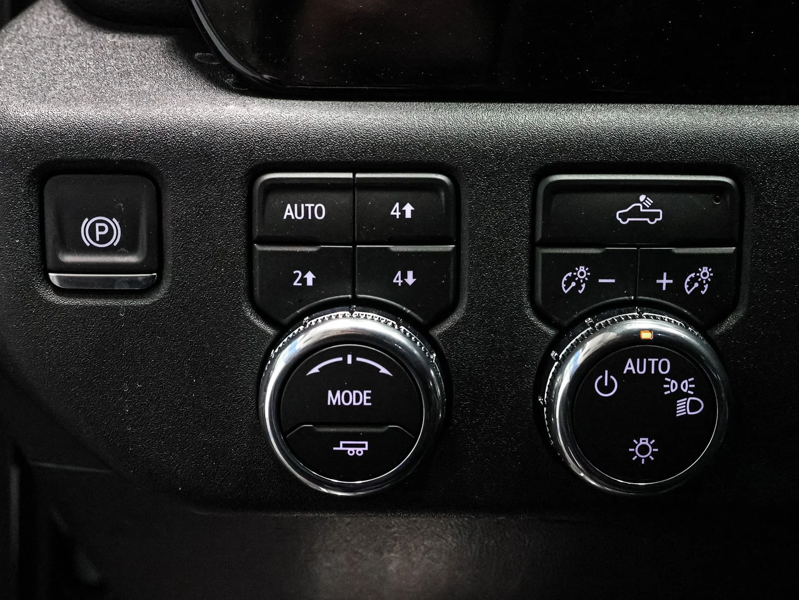 New 2026 White GMC SLE image 30