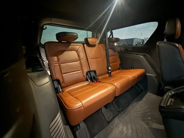 Used 2018 White Lincoln Reserve image 15