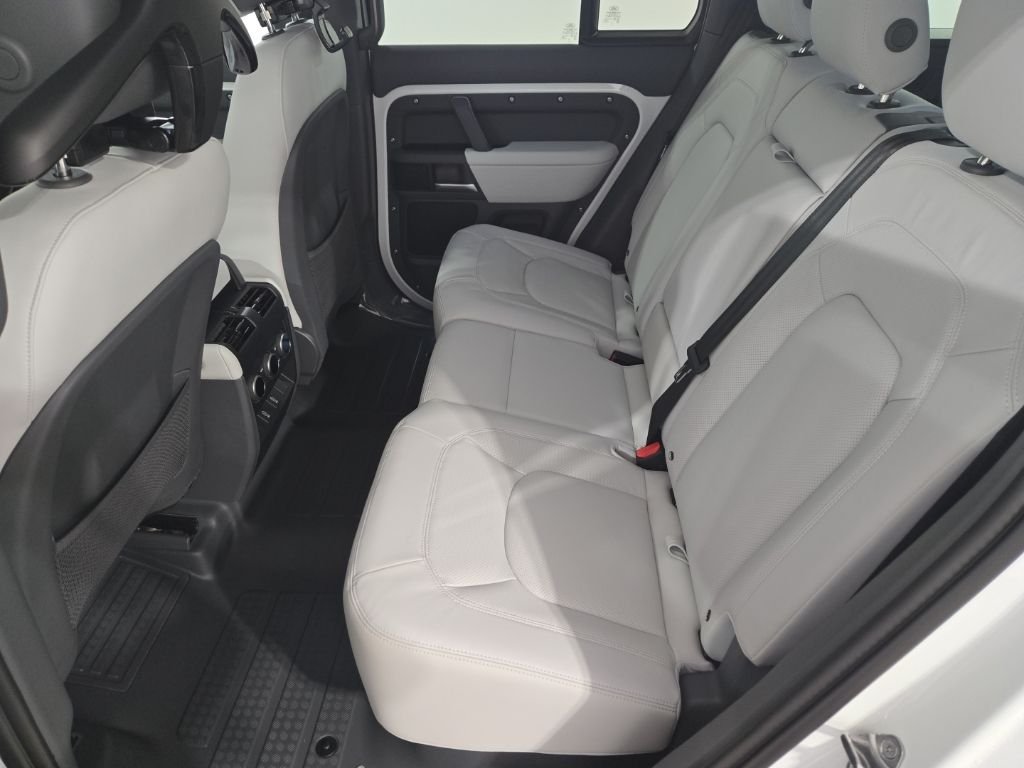New 2026 Fuji White Land Rover X-Dynamic SE image 26