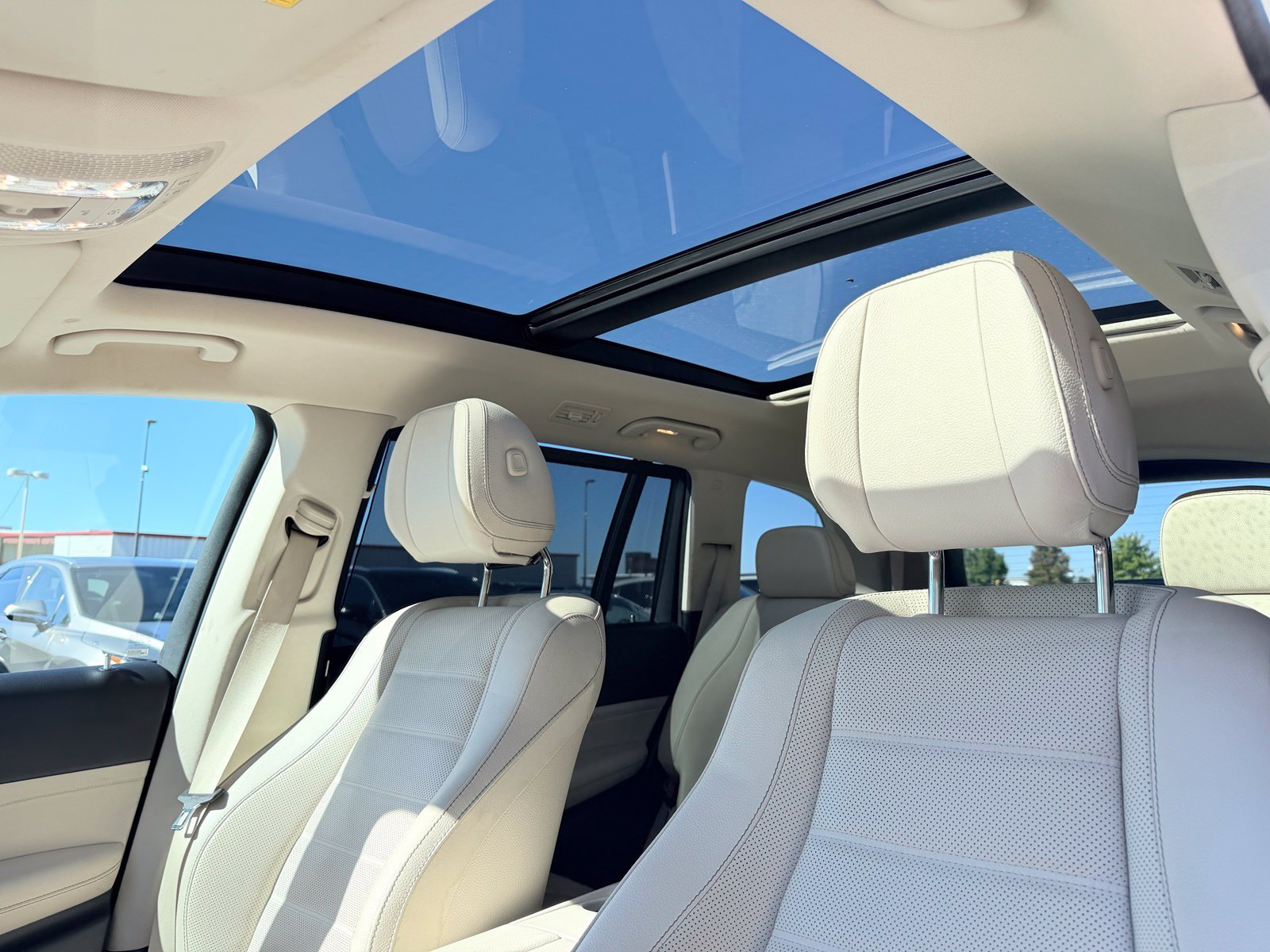 Certified Used 2023 MANUFAKTUR Diamond White Metallic Mercedes-Benz GLS 450 image 6