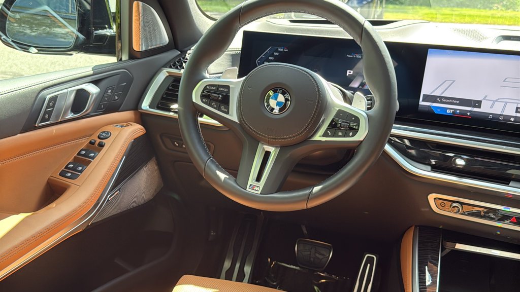 Used 2026 Black Sapphire Metallic BMW M60i image 27