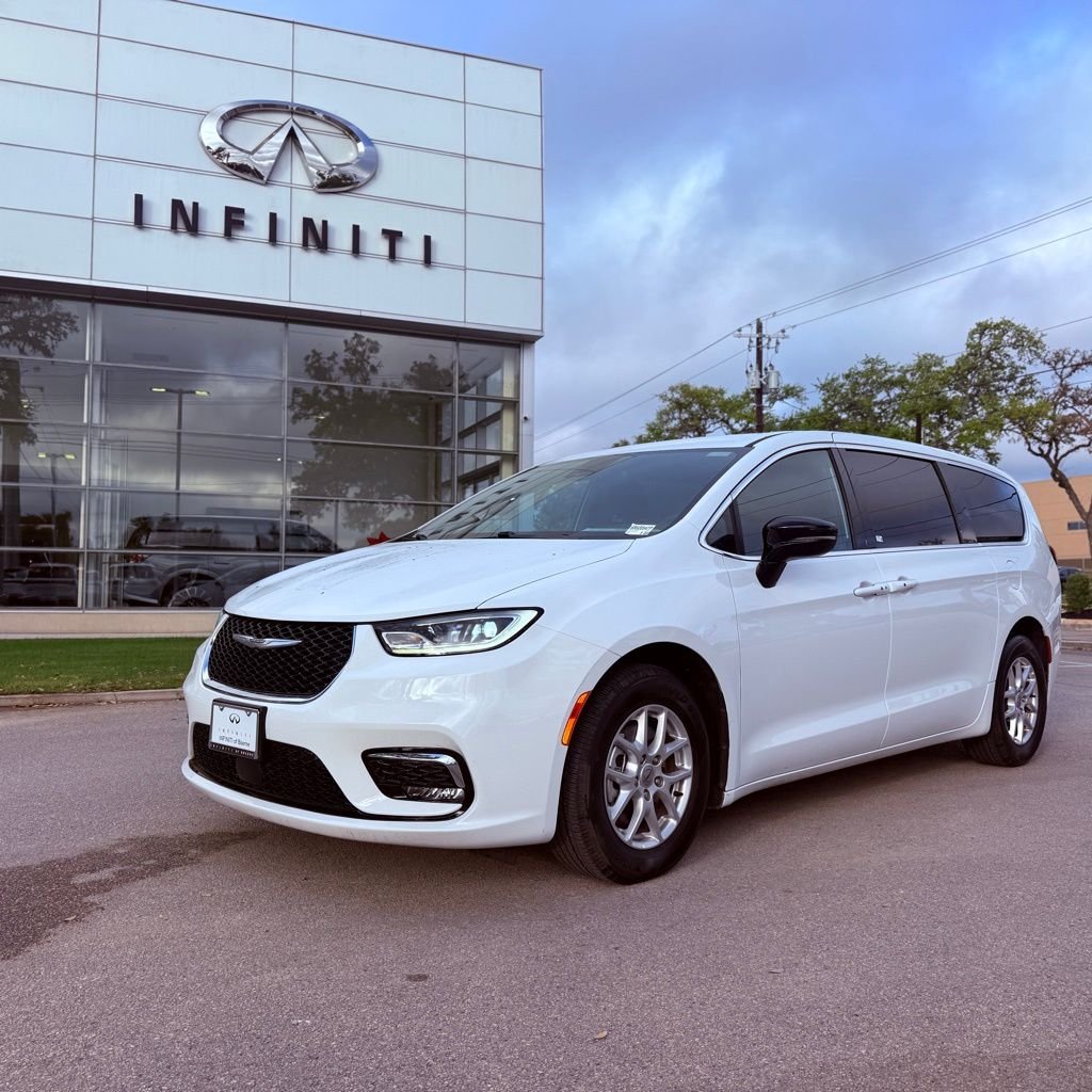 2025 Chrysler Pacifica Select