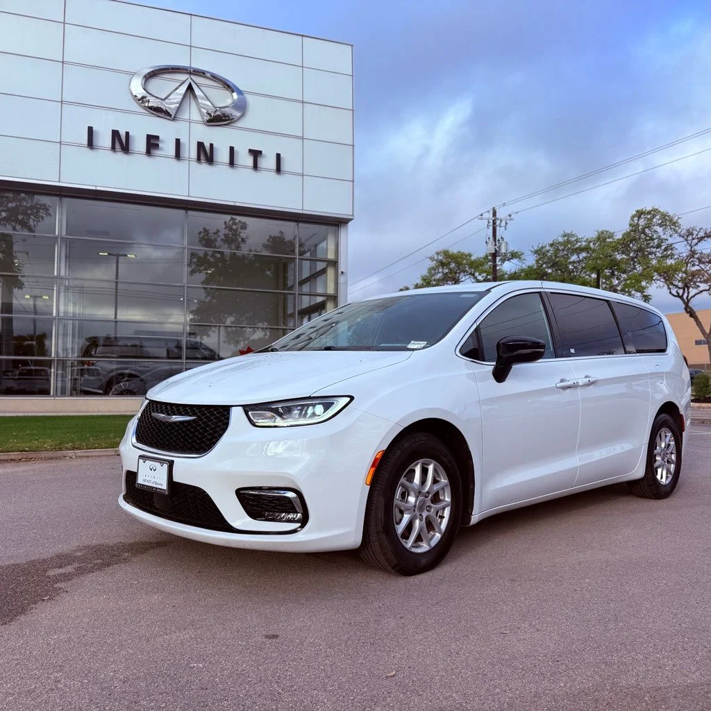 2025 Chrysler Pacifica Select's photo