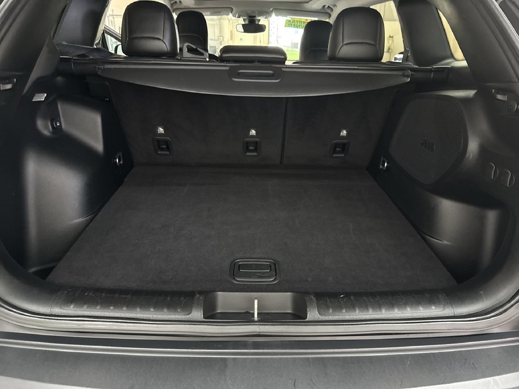 Used 2019 Crystal Metallic Jeep Trailhawk image 35