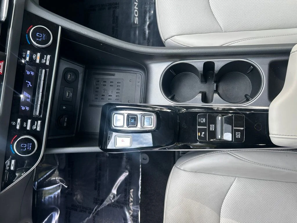 Used 2021 White Hyundai Limited image 18