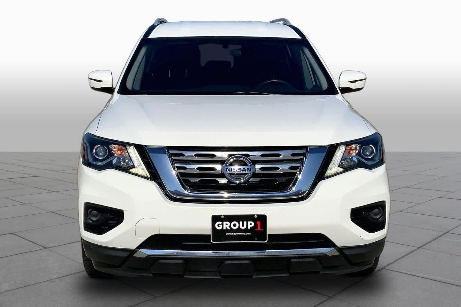 Used 2020 Glacier White Nissan S image 4