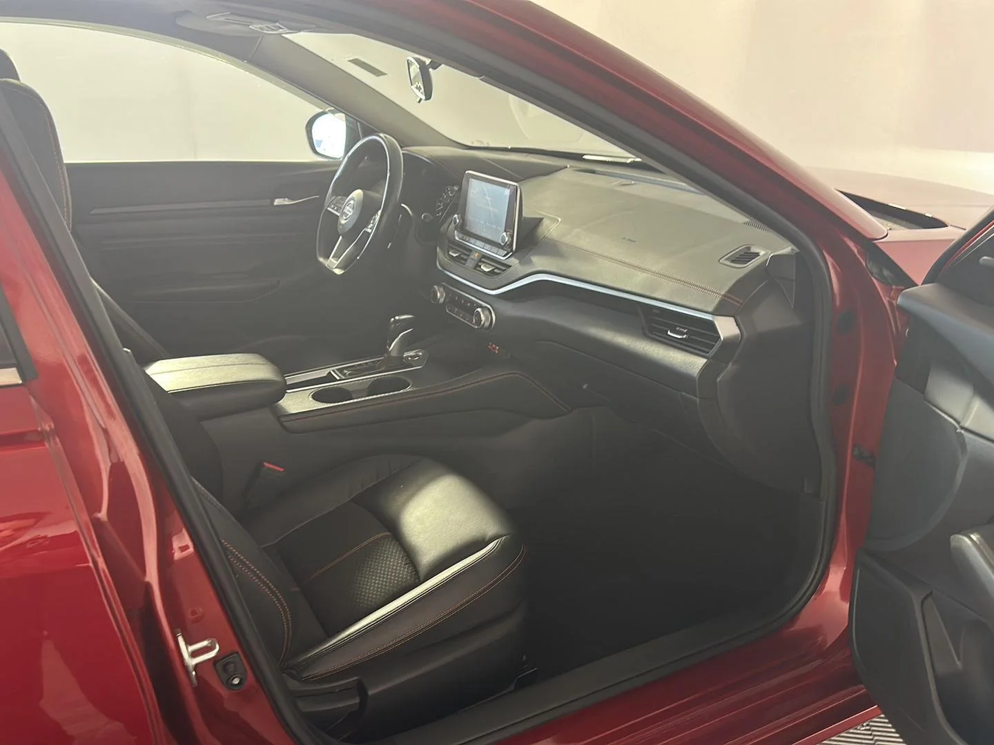Used 2022 Scarlet Ember Tintcoat Nissan 2.0 SR image 24