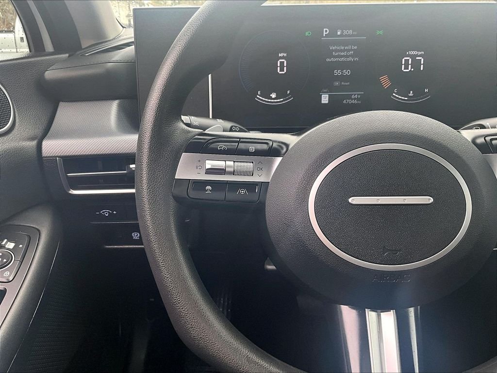 Used 2025 White Hyundai SEL image 21