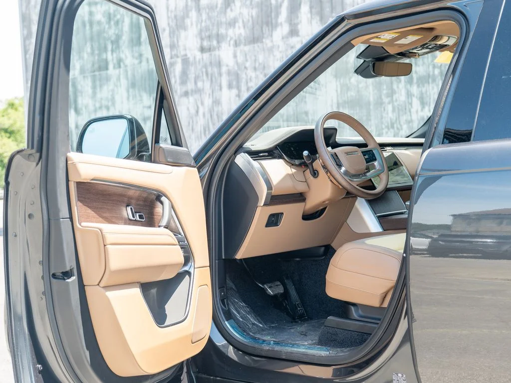 New 2026 Carpathian Grey Land Rover SE image 10