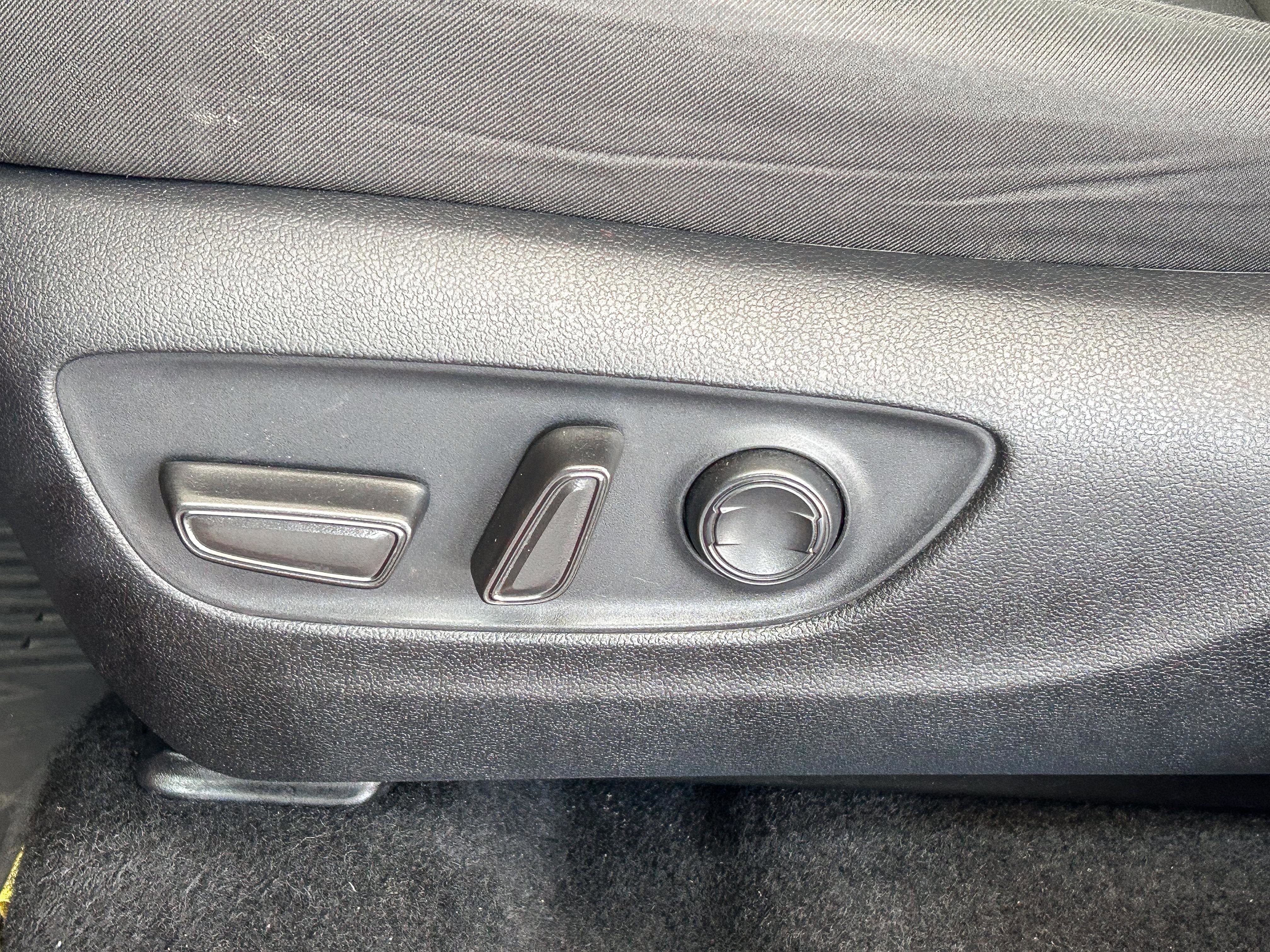 Used 2025 RUBY FLARE PEARL TOYOTA TRUCK XLE image 22