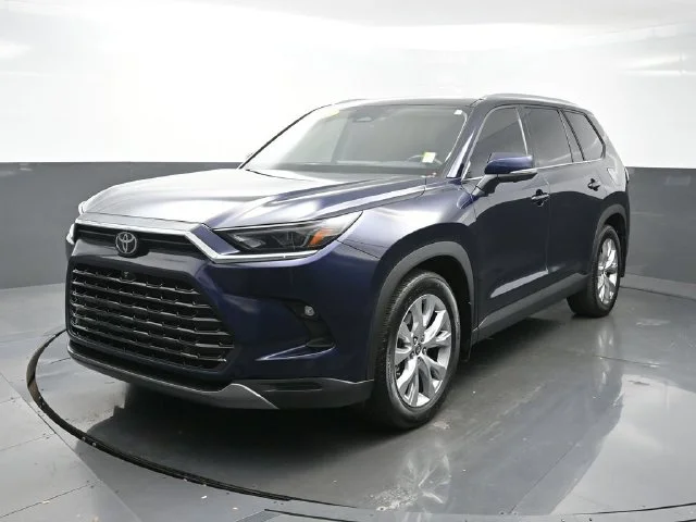 Used 2026  Toyota Limited image 3