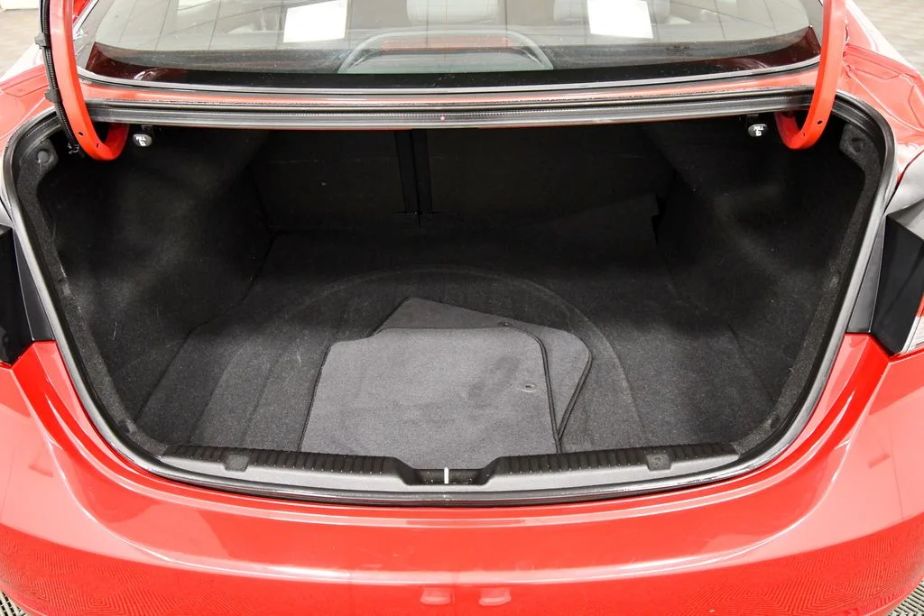Used 2016 Red Hyundai SE image 6