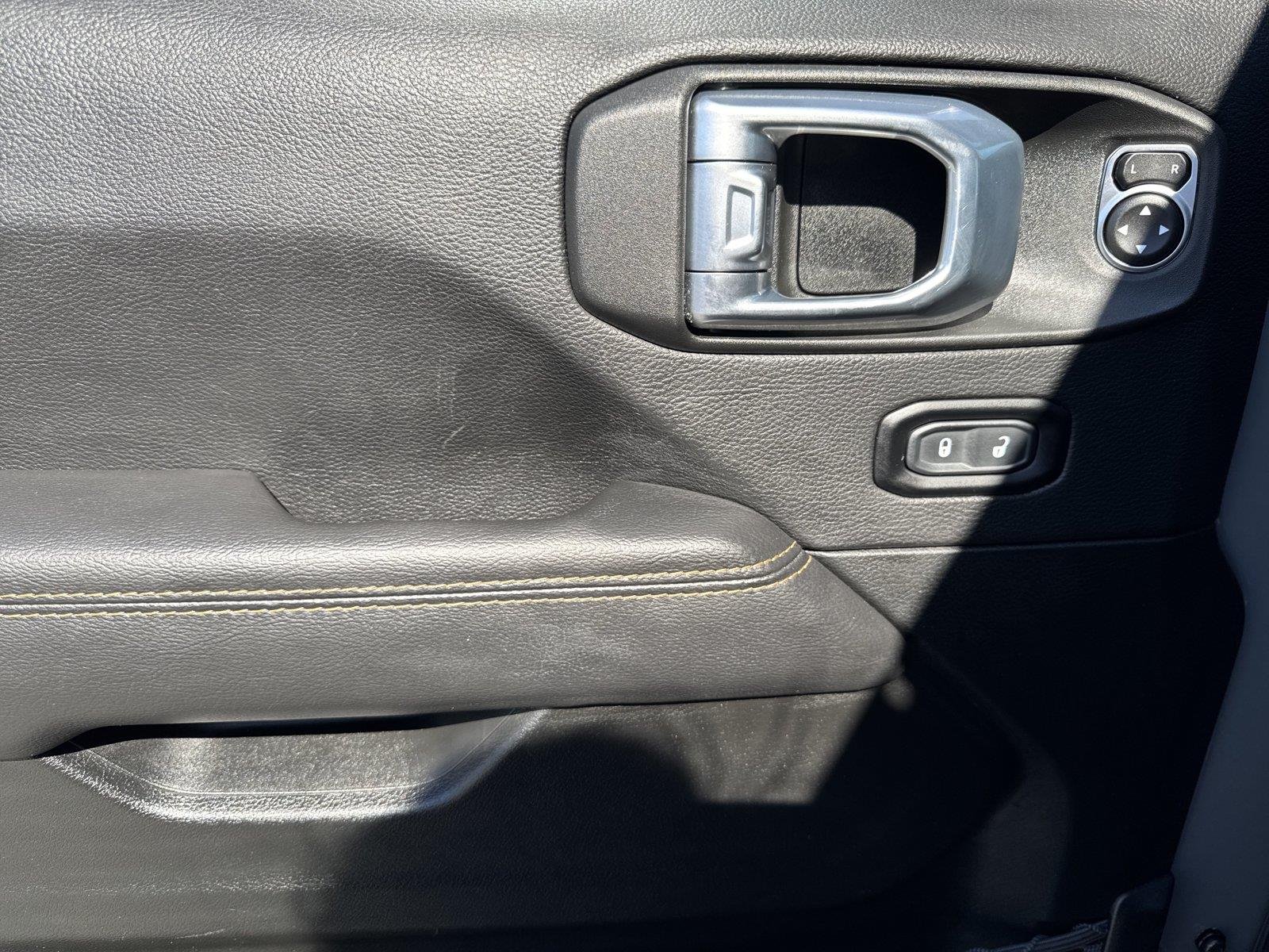 Used 2023 Sting-Gray Clearcoat Jeep High Altitude image 15
