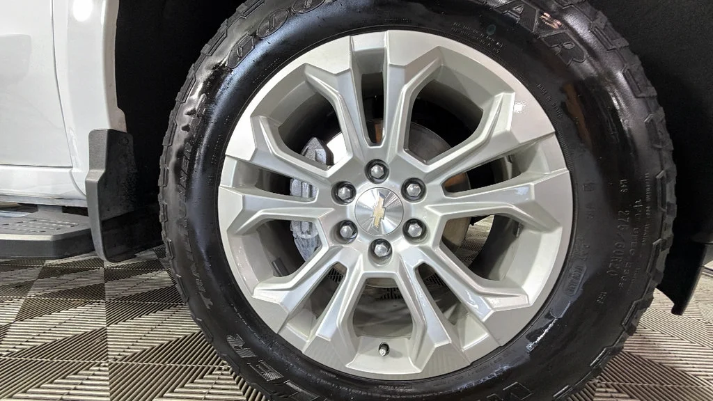 Used 2024 Summit White Chevrolet LTZ image 39