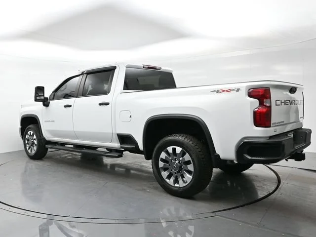 Used 2022 SUMMIT WHITE Chevrolet Custom image 5