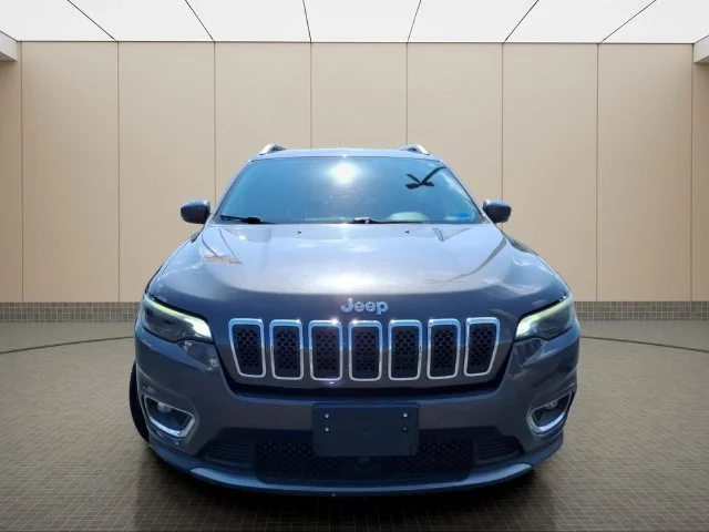Used 2019 Gray Jeep Limited image 4