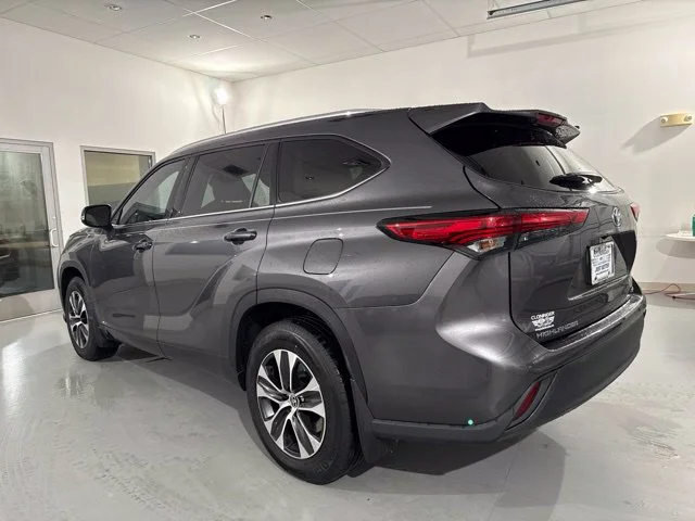 Used 2022 Gray Toyota XLE image 6