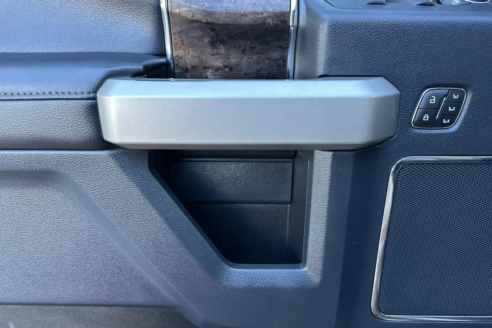Used 2022 Stone Gray Metallic Ford LARIAT image 12
