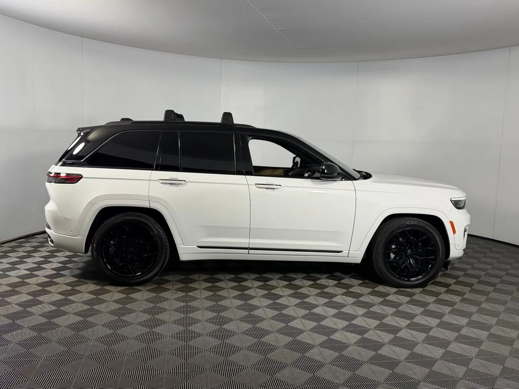 Used 2023 White Jeep Summit Reserve 4xe image 4