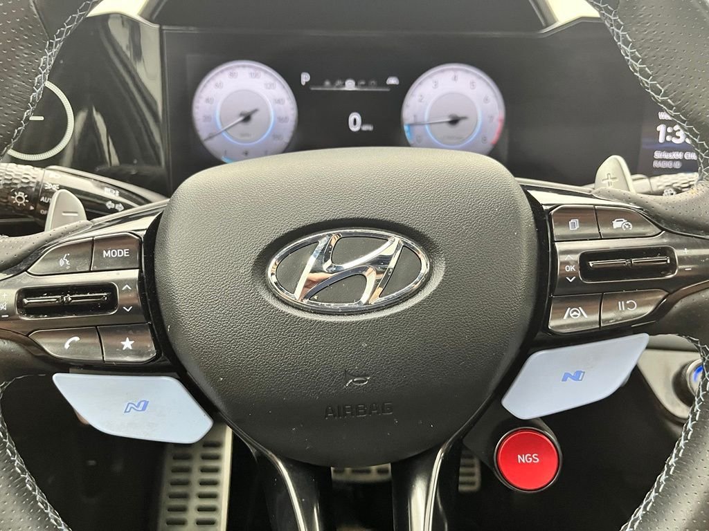 Used 2022 White Hyundai Base image 22