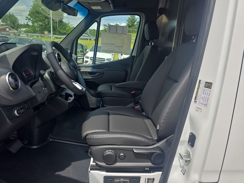 New 2026 Arctic White Mercedes-Benz Cargo 144 WB image 9