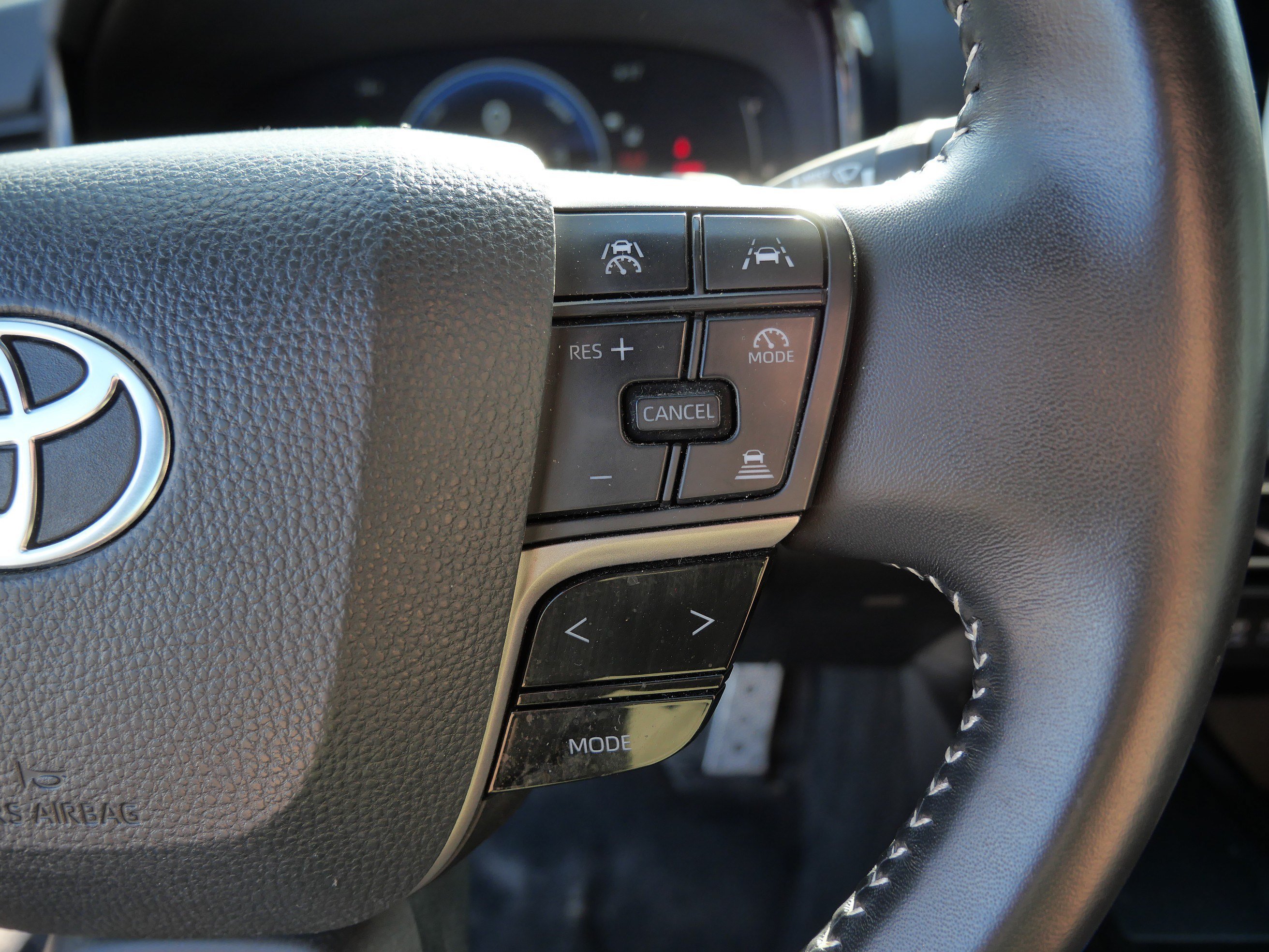 Used 2025 Ice Cap Toyota SE image 29