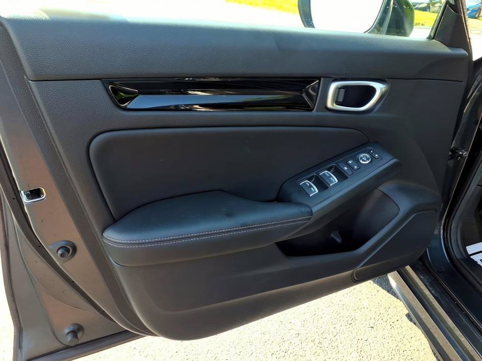 Used 2024 Gray Metallic Honda EX-L image 17