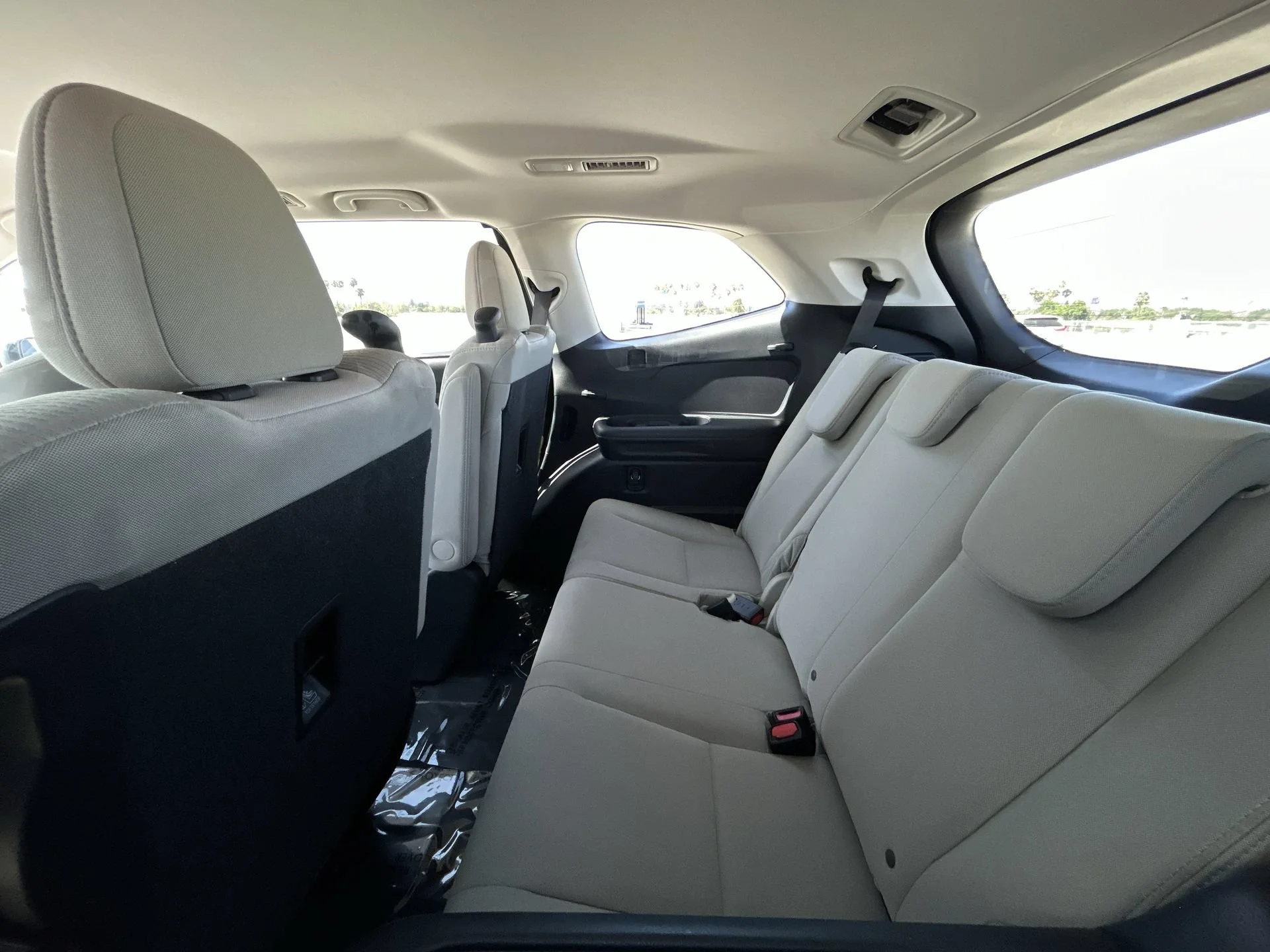 Used 2023 Crystal White Pearl Subaru Premium image 25