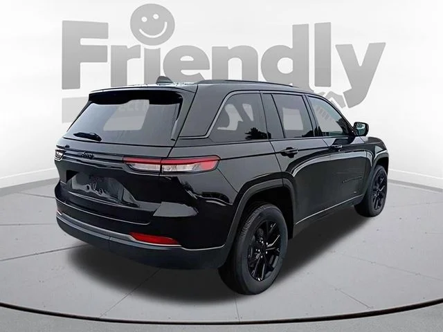 New 2026 Diamond Black Crystal Pearl-Coat Exterior Paint Jeep Altitude image 5