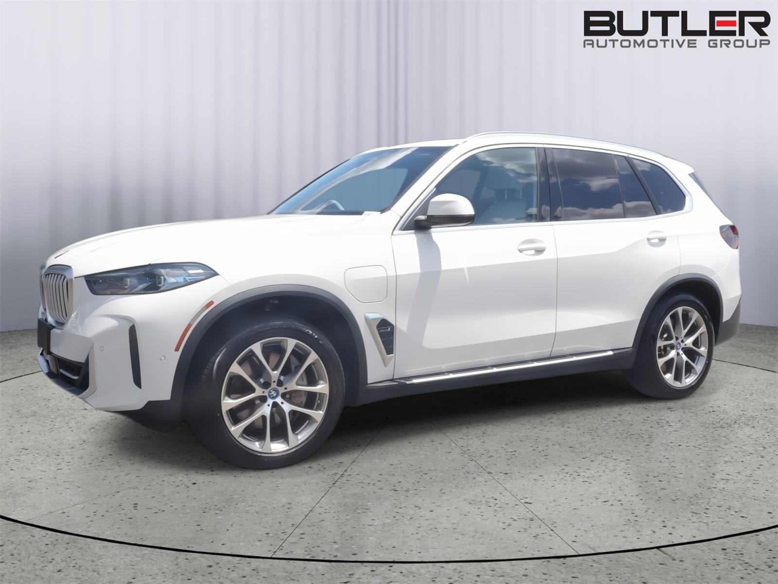 Used 2024 Alpine White BMW xDrive50e image 1