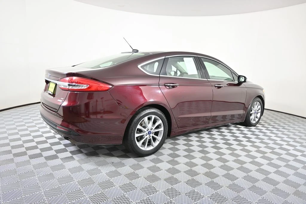 Used 2017 Red Ford SE image 6