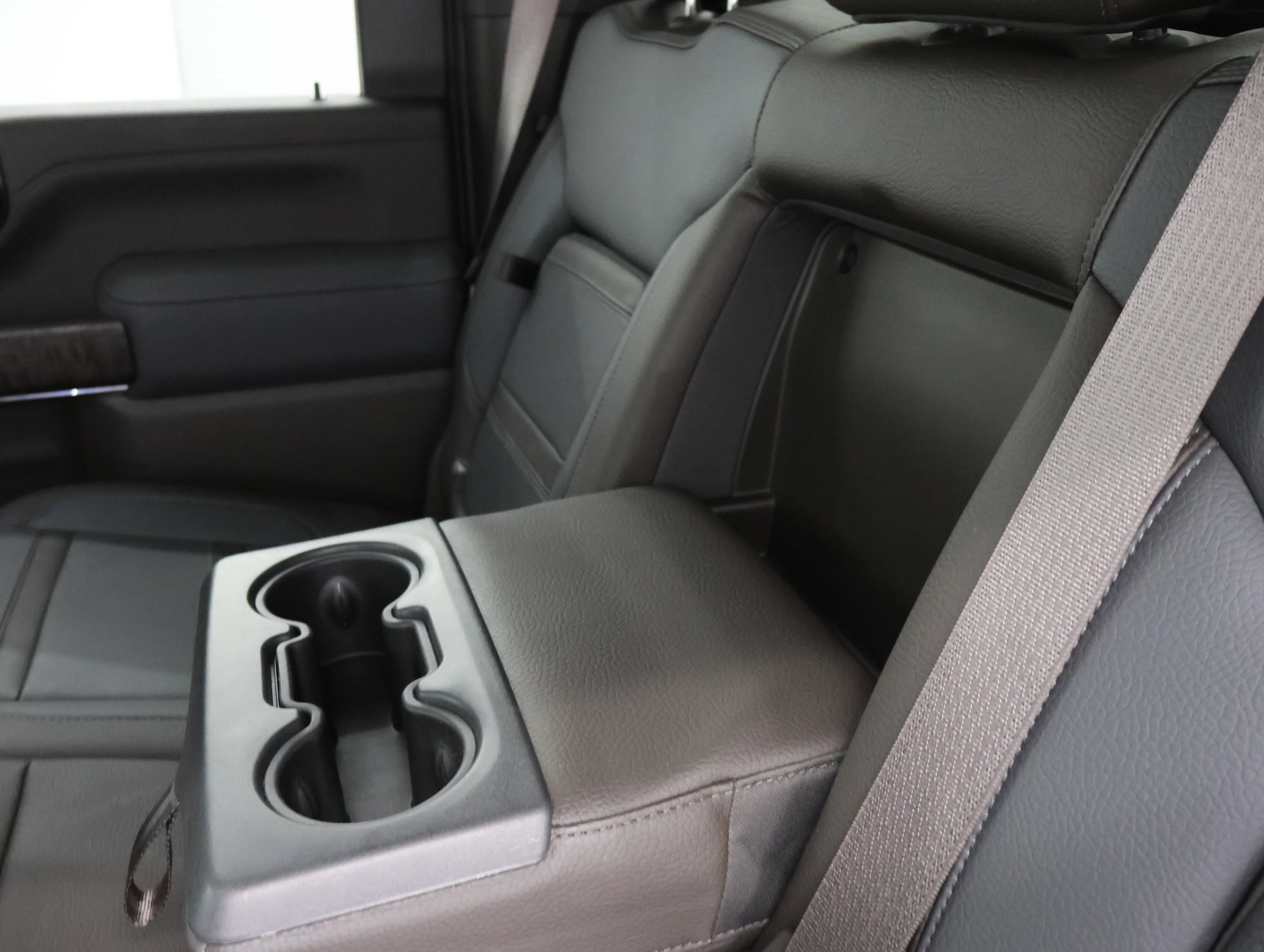 Used 2022 White Frost Tricoat GMC Denali image 45