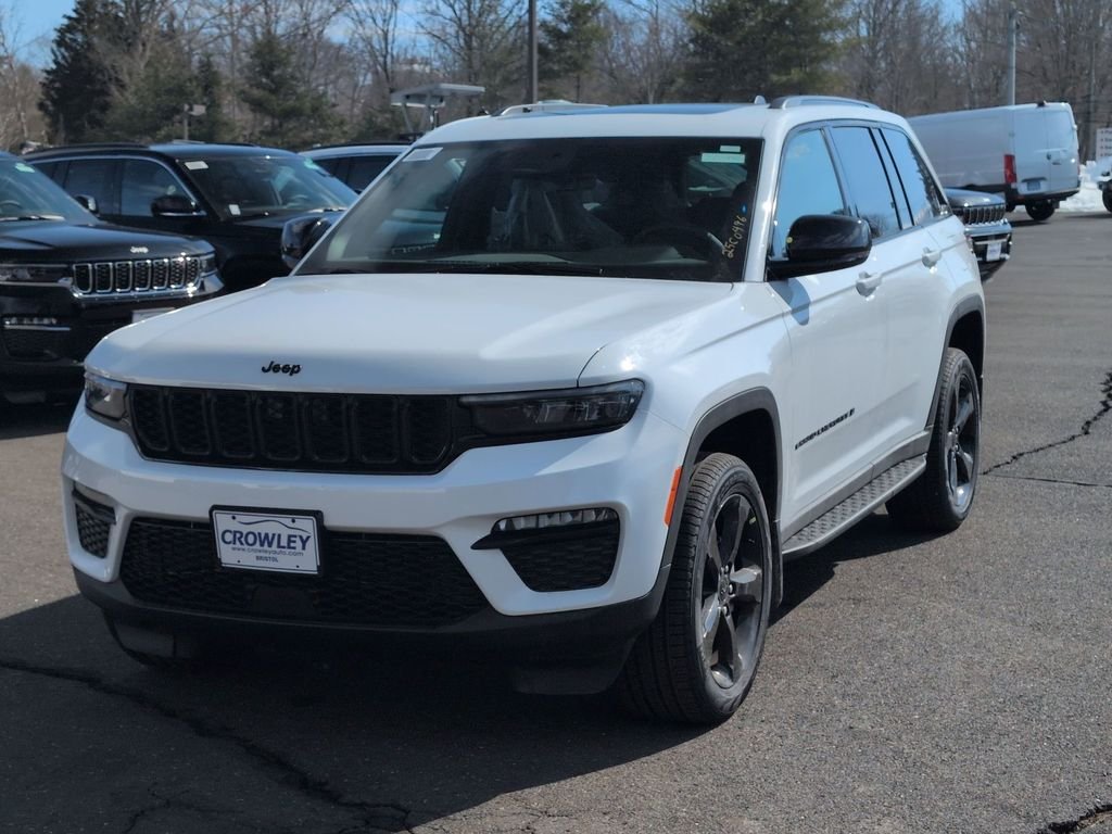 New 2025 Bright White Clear-Coat Exterior Paint Jeep Limited image 7