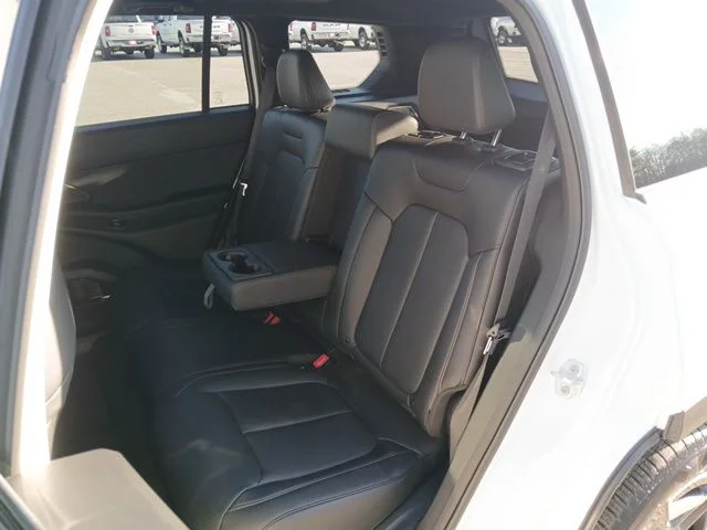 New 2026 Bright White Clear-Coat Exterior Paint Jeep Limited image 19