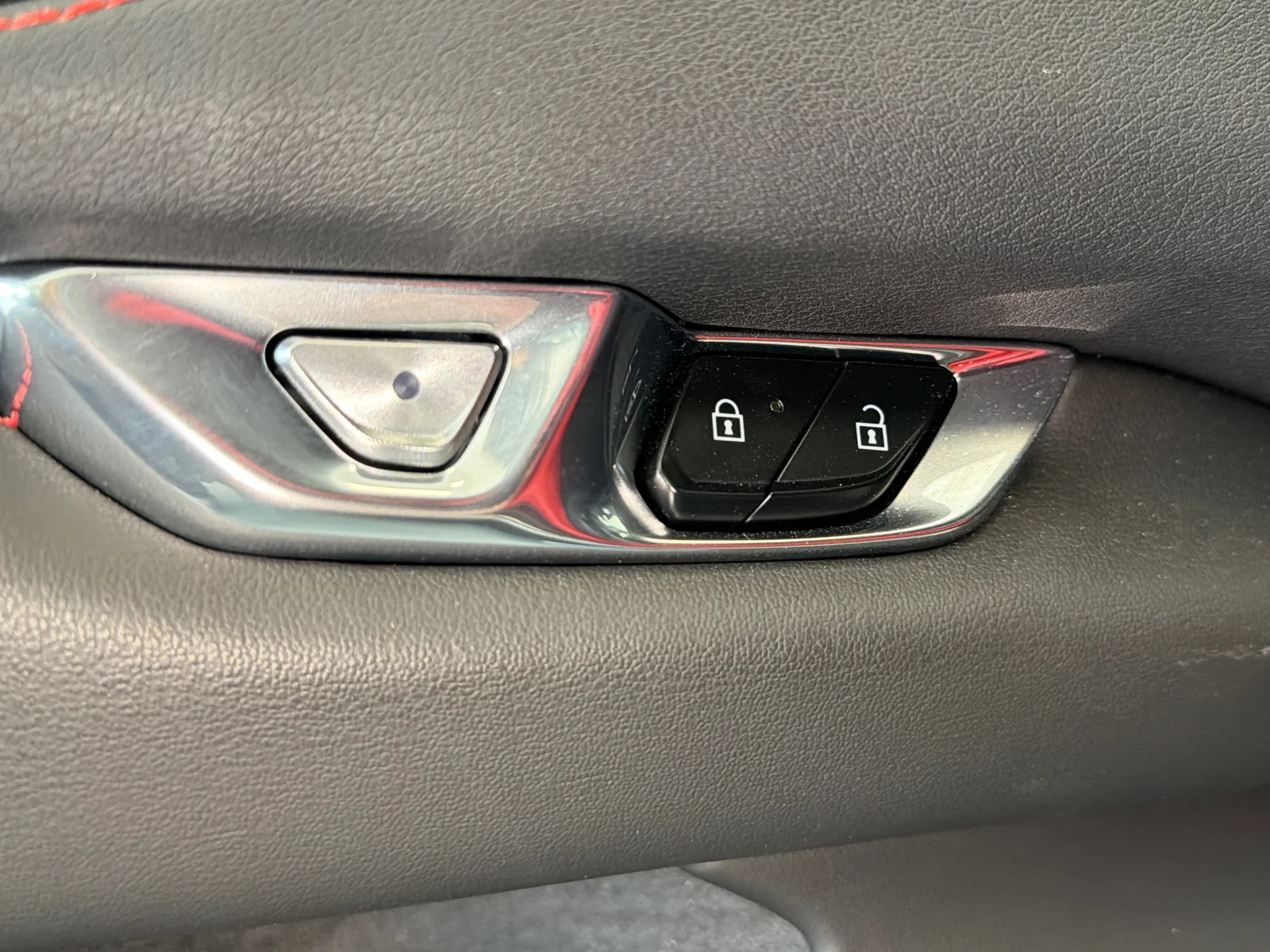 Used 2025 Black Chevrolet 1LZ image 17