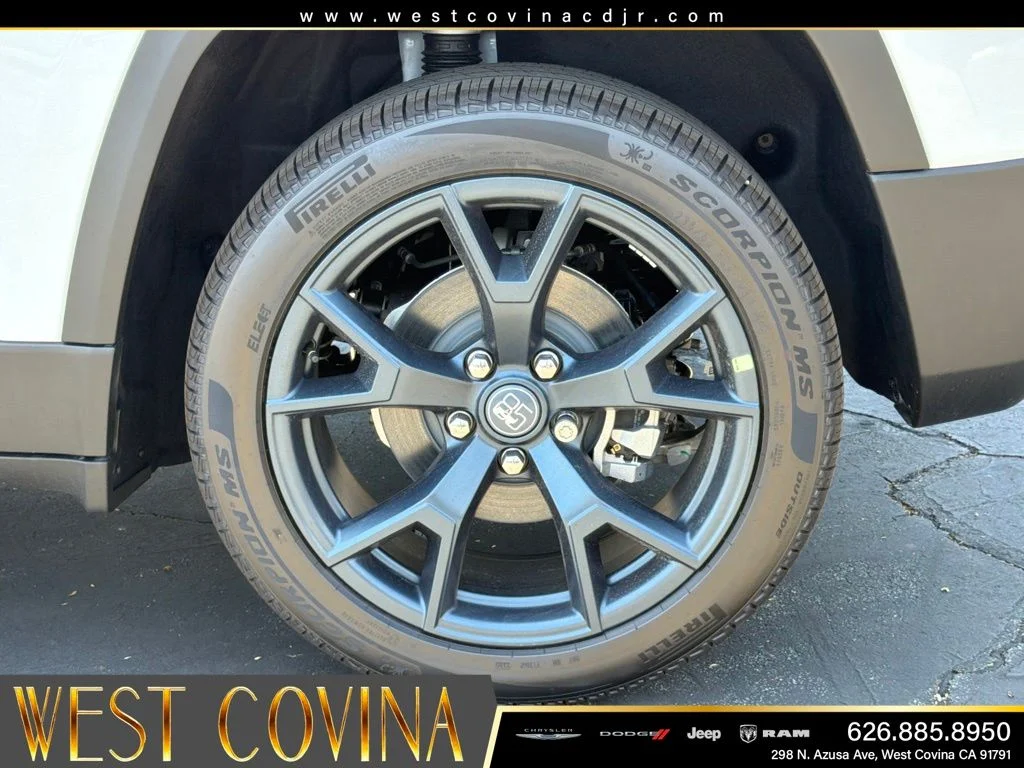 New 2026 Bright White Clear-Coat Exterior Paint Jeep  image 18
