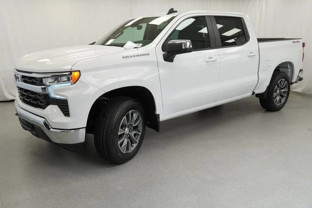 New 2026 Summit White Chevrolet LT image 4