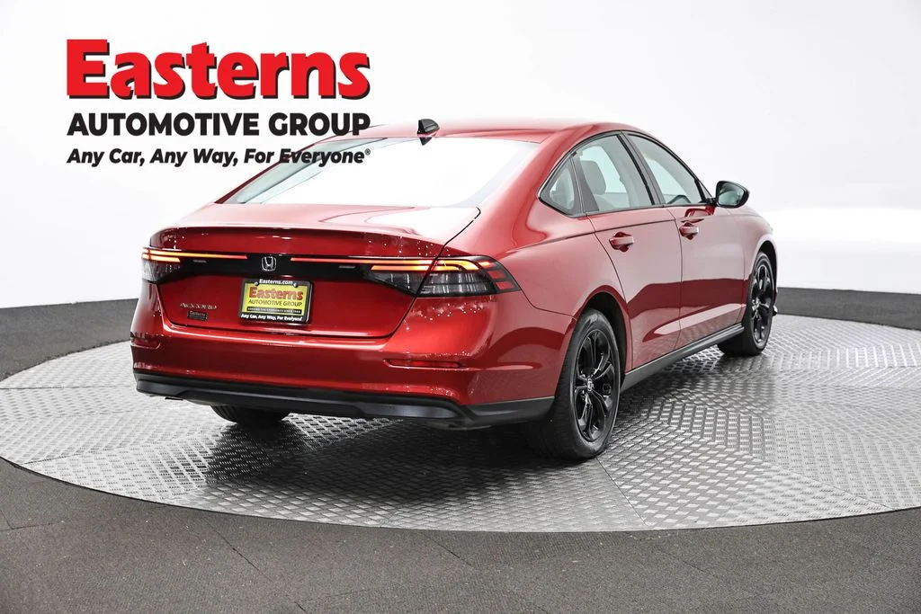 Used 2025 Red Honda SE image 5