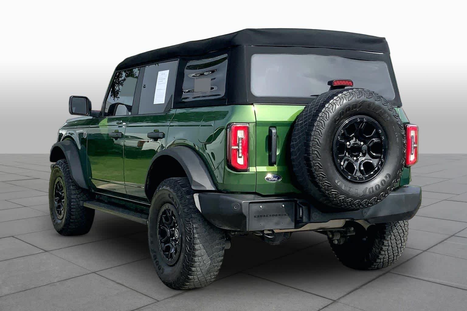 Used 2023 Eruption Green Metallic Ford Wildtrak image 12