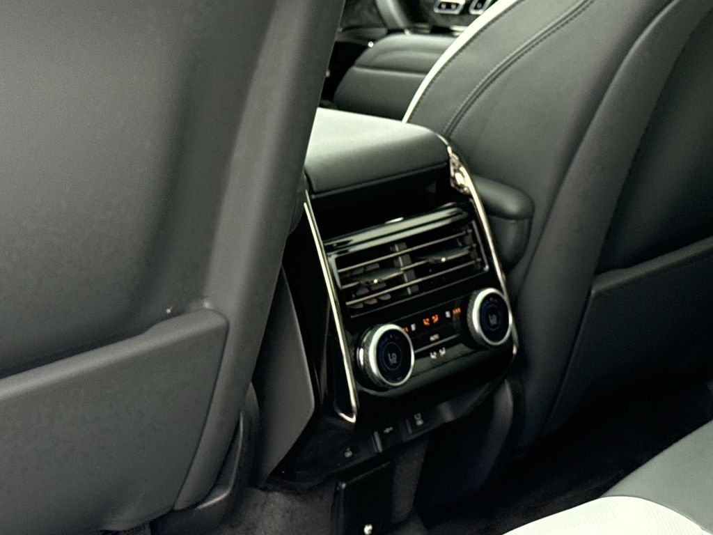 New 2026 Ostuni Pearl White Land Rover Dynamic SE image 17