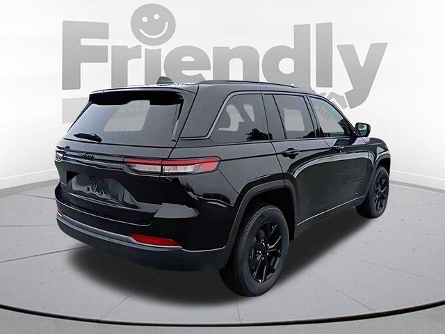 New 2026 Diamond Black Crystal Pearl-Coat Exterior Paint Jeep Altitude image 5