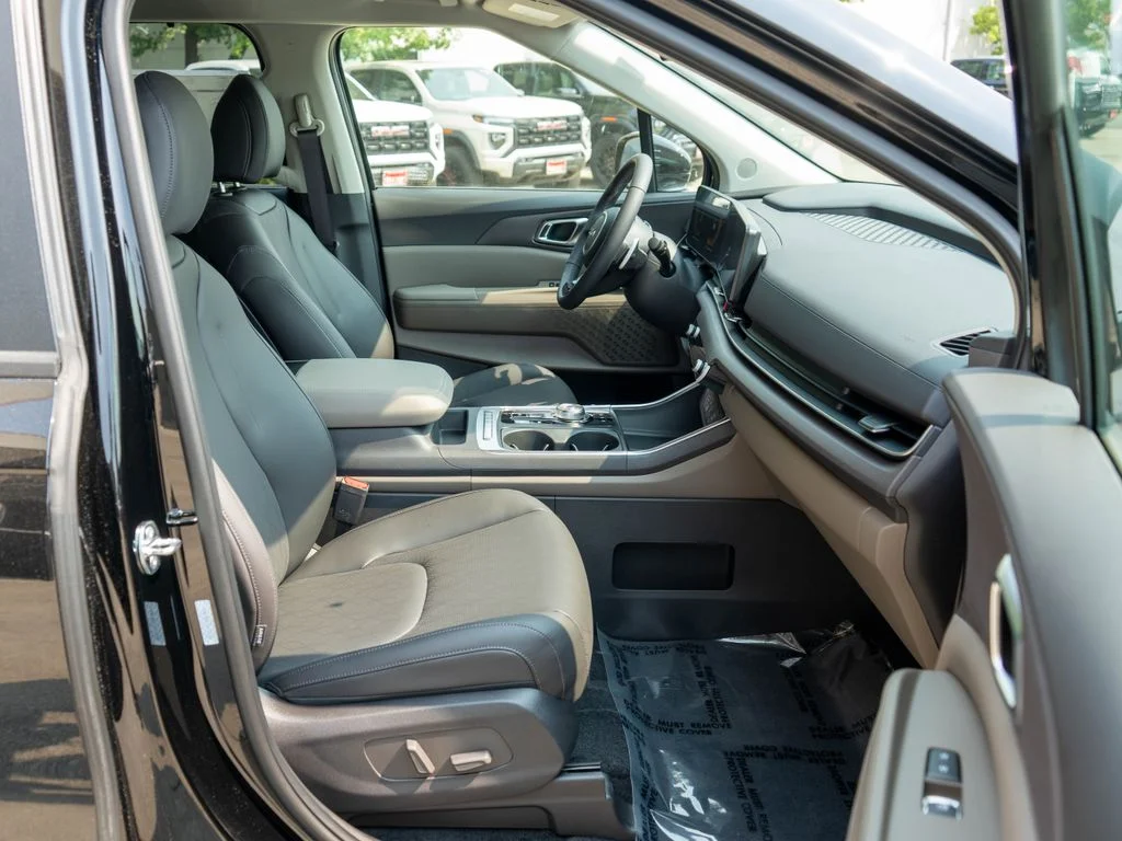 New 2026 Aurora Black Pearl Kia EX image 10
