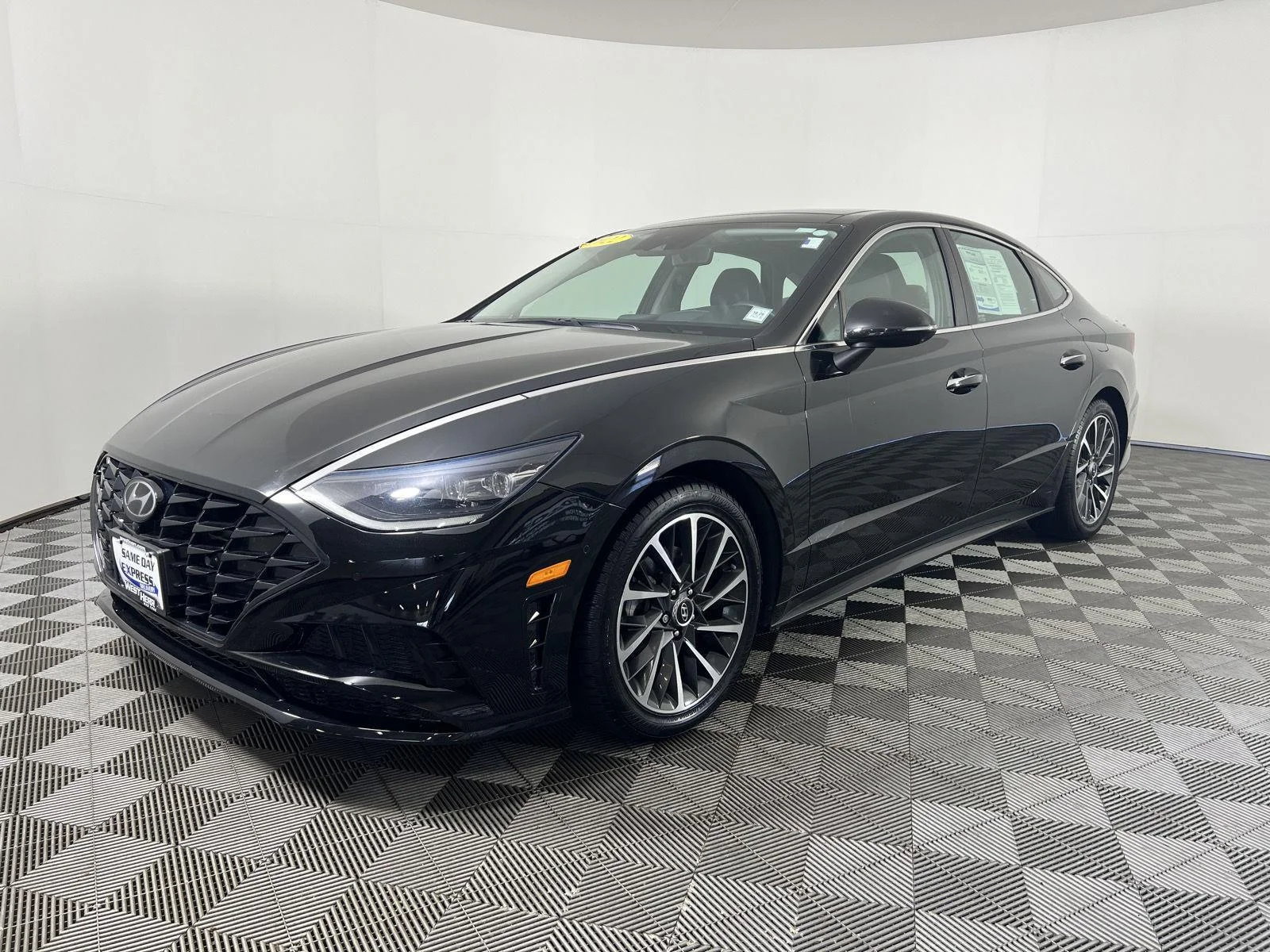 Used 2022 Phantom Black Hyundai Limited image 7