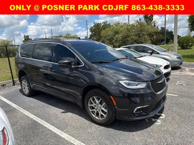 2022 Chrysler Pacifica Touring L's photo