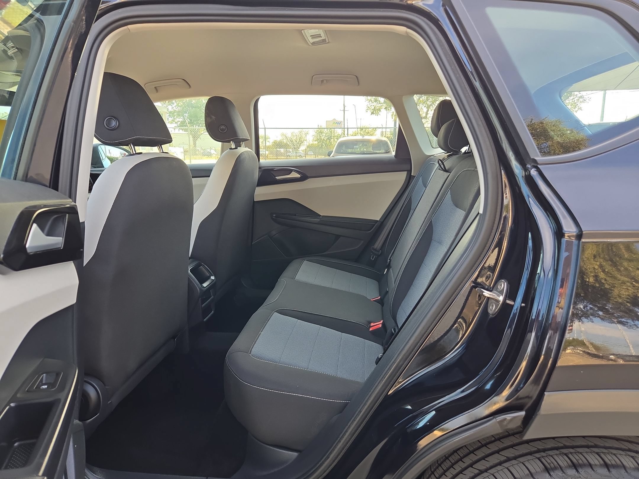 2025 Volkswagen Taos S - Photo 13