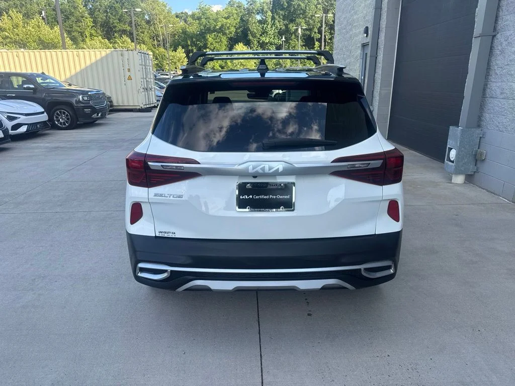 Used 2023 White Kia S image 6