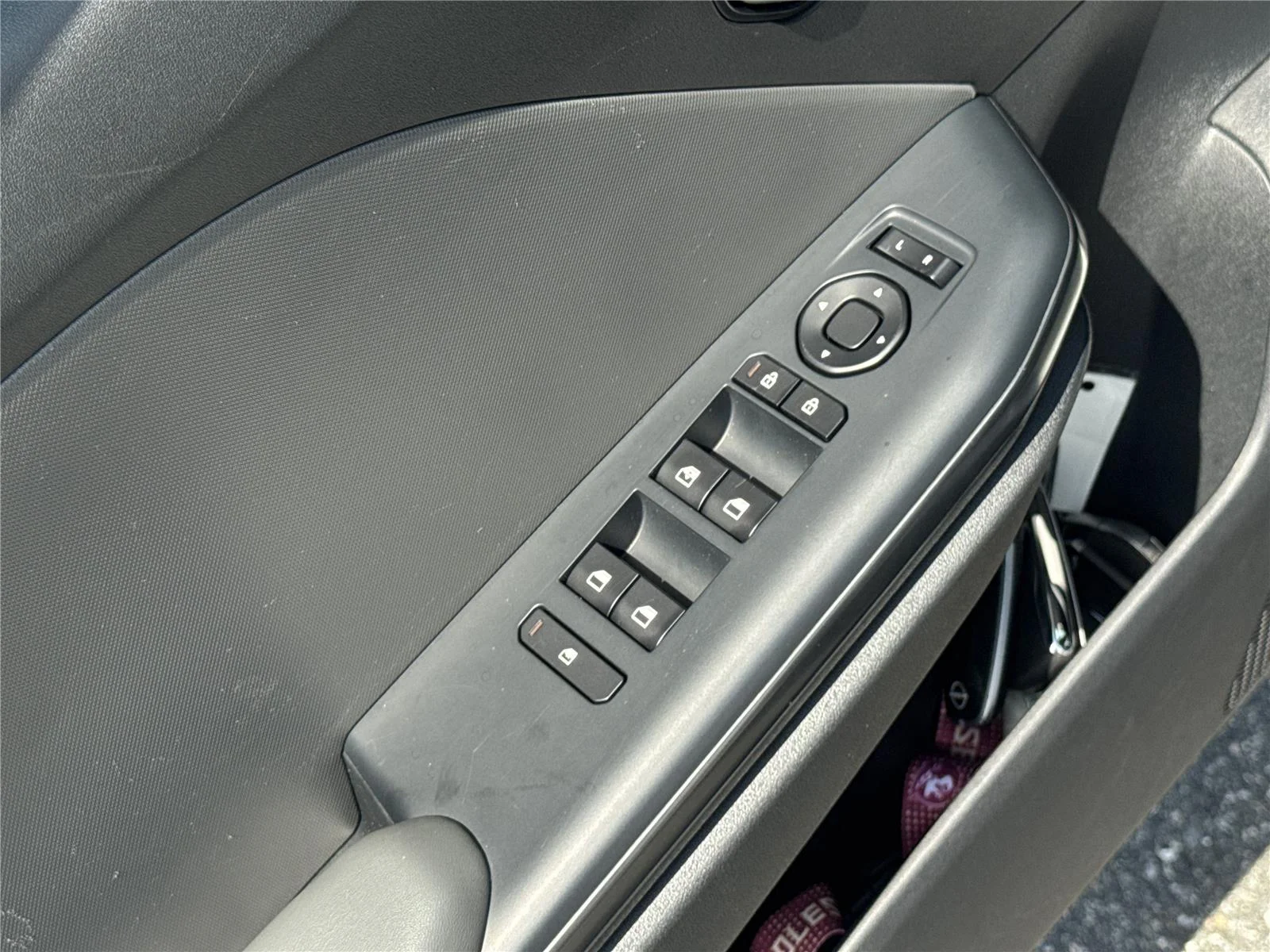 Used 2025 Snow White Pearl Kia LXS image 18