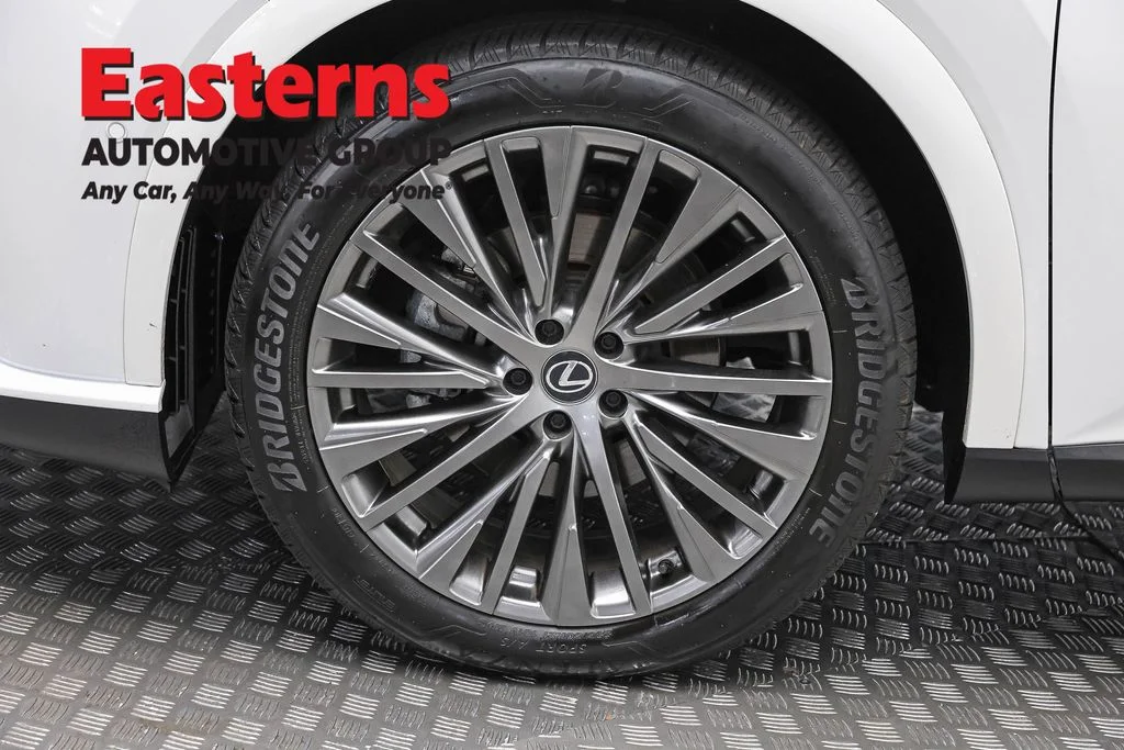 Used 2025 White Lexus 350 Luxury image 36
