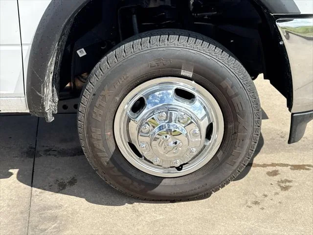 New 2026 Bright White Clear-Coat Exterior Paint RAM Tradesman image 10