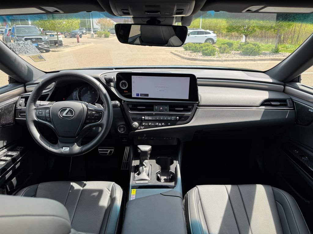 2025 Lexus ES - Photo 13